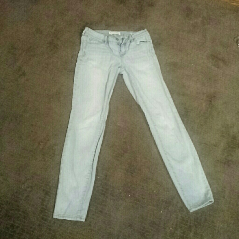 Bullhead Light Wash Jeans